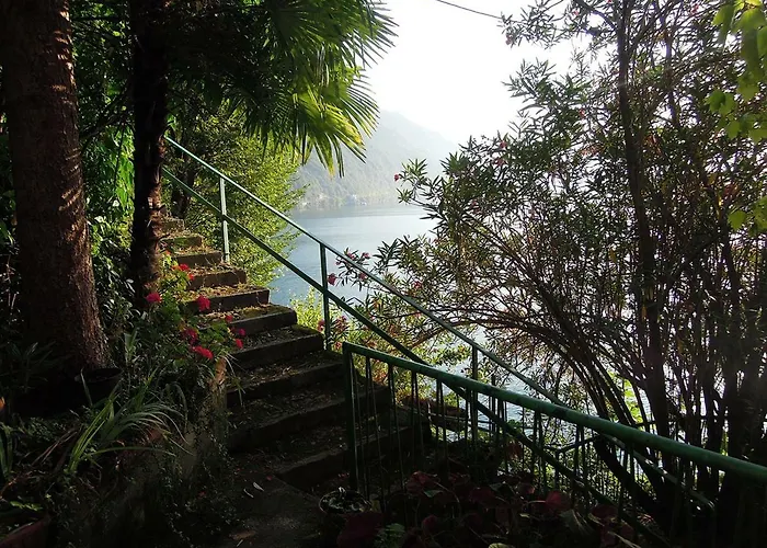 Charming House With Private Dock On *