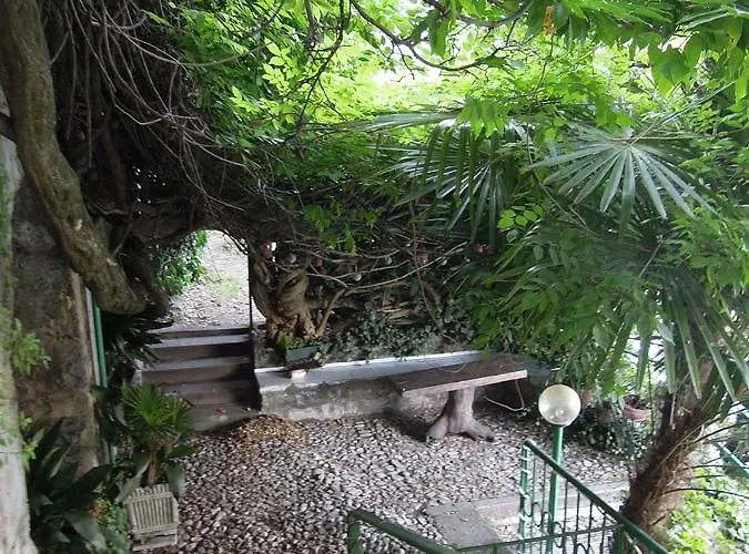 Daire Charming House With Private Dock On Argegno